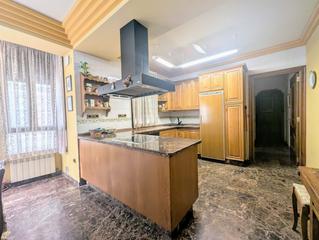 Casa en Plaza Illes Columbretes. Casa en venta en centro, 8 dormitorios.