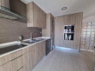 Pis  Filipinas. Piso en venta en playa, 3 dormitorios.