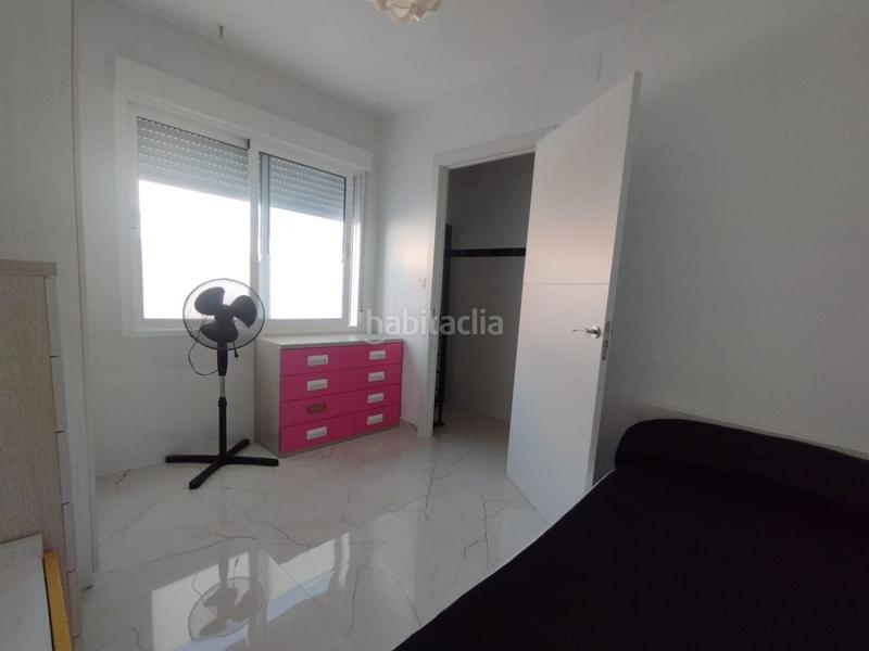 Foto 89cfff0f-8d45-4f8e-a372-5d4afddff007. Casa adossada a Casco Urbano Vinaròs