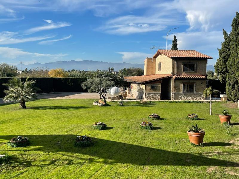 Foto bd9594a9-e4af-46ec-9e8b-d18a82daa25b. Chalet avec parking dans Centro Burriana