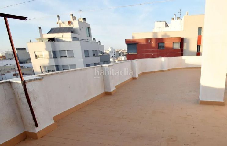 Foto d87c355c-1a99-4168-adcb-b0348d3dcd2b. Edifici a Llombai Burriana