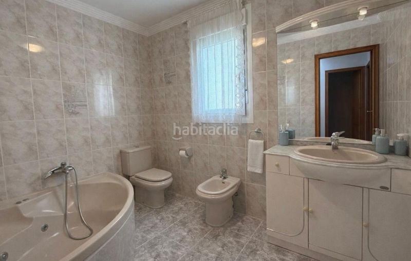 Foto 4c551cdf-67fc-4886-a250-3c15ae83fe70. Casa adossada amb aparcament a Casco Urbano Vinaròs