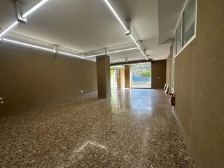 Lloguer Local Comercial  Cardona vives. Local com. en alquiler en centro.