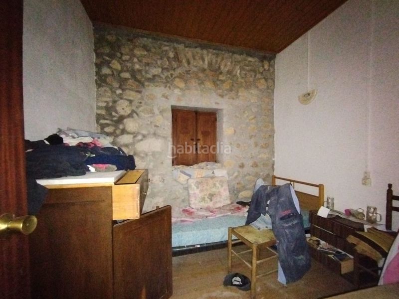 Foto 3c67a1af-eb57-4b0b-9119-709786db03f9. Edificio  para rehabilitar en venta . en Rossell