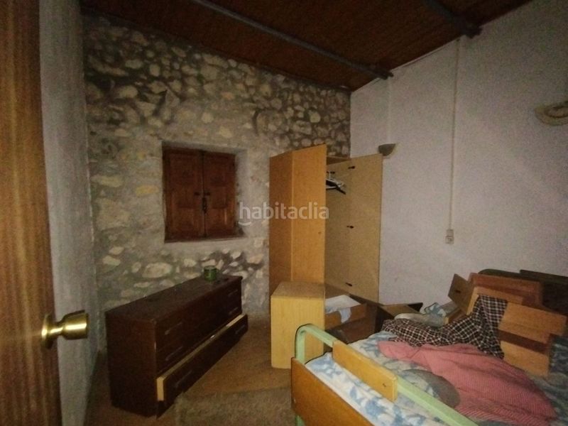 Foto deedffbd-3e27-41ab-ac02-bbec0d21e037. Edificio  para rehabilitar en venta . en Rossell