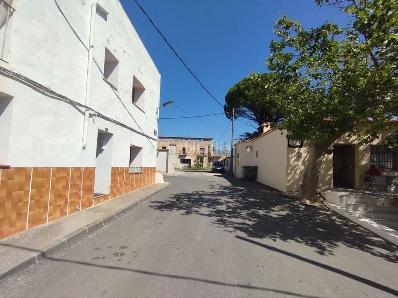 Foto ef9015a7-222f-4b6c-82fd-30f6b8a2e6b3. Edificio  para rehabilitar en venta . en Rossell