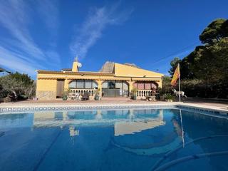 Chalet  Avenida pla de selles. Casa chalet independiente  en finestrat