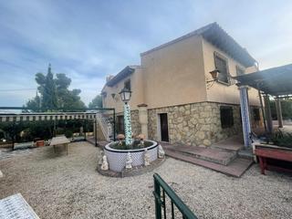 Chalet  Calle calle de parís. Chalet de gran parcela con dos viviendas independientes