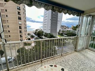 Apartament  Calle santander. 2 linea playa de poniente  vistas al mar, amplio y con muchas po