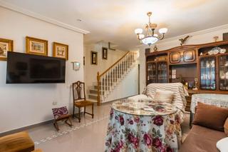 Casa  Calle doctor molina. En el centro de abarn