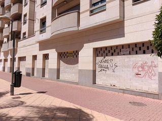 Locale commerciale en Avenida juan pablo ii 5. Espacio corporativo de 300 m2 junto a hacienda, con m�xima visib