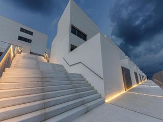 Casa a schiera en Calle vista ideal 4. Vivienda de dise�o con techos altos, luz natural y piscina en en
