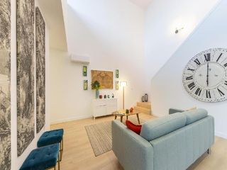 Casa a schiera en Calle vista ideal 4. Vivienda de dise�o con techos altos, luz natural y piscina en en