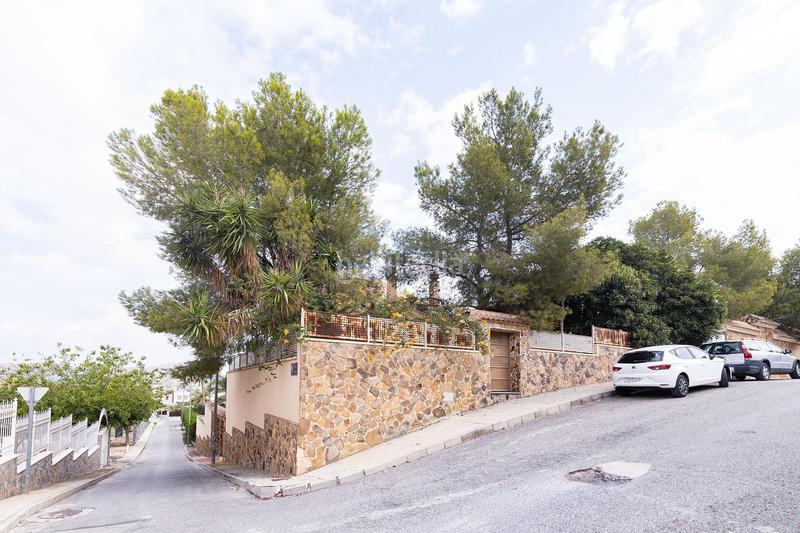 Foto d6dc3652-54ed-4ca0-8ea5-d35deb17e907. Chalet  con amplio jardín en zona privilegiada en Murcia
