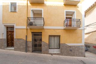 Edifici a Mula. Maravilloso edificio de dos plantas en mula