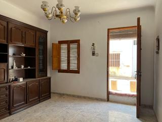 Casa  Calle miguel de cervantes -bari. Encantadora casa para reformar con terreno y casa cueva en barin