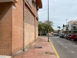 Local Comercial a Avenida ns de la salud 25. Gran local comercial o de viviendas de 675 metros en avenida del