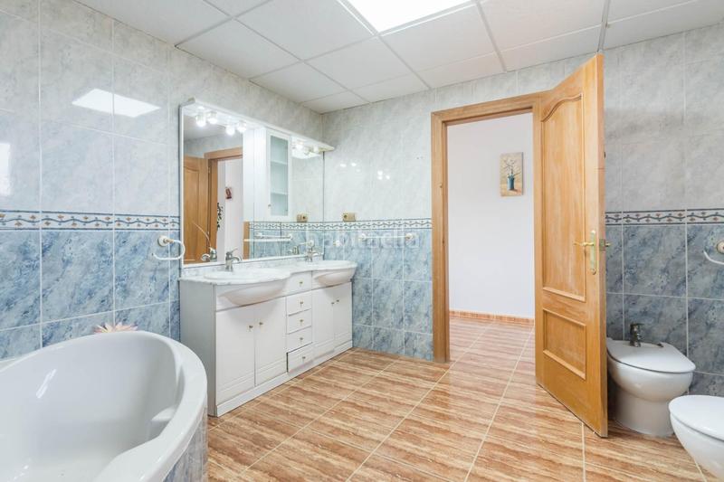 Foto 3a1f8ac4-6f01-4b65-86ca-818667cb51e8. Masia amb calefacció aparcament piscina a Fortuna