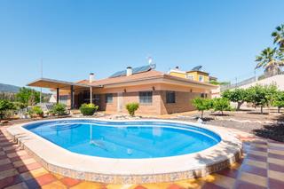 Chalet à Avenida majal blanco -torreguil. Privacidad y exclusividad en este chalet en la urbanizacion de t