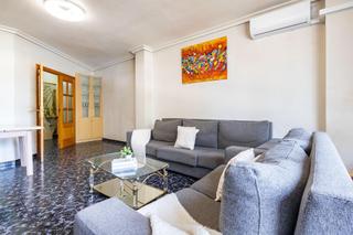 Etagenwohnung en Calle gregorio miano 9. Vive en barrio san antonio