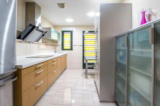 Appartement à Calle san rafael 2. Piso de 3 dormitorios con terraza, garaje y trastero en el pande