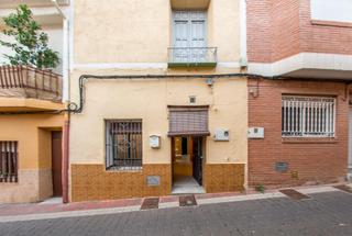 Haus  Calle del cid campeador. Casa independiente para reformar en la calle cid campeador de mo