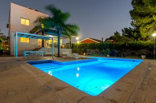 Xalet a Dieciocho- los conejos i 84. Chalet independiente en los conejos