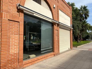 Lloguer Local Comercial  Avenida de los rectores. Amplio y luminoso local en venta o alquiler en esquina con mucha