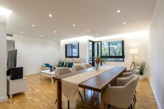 Pis a Santa Maria de Gracia. Junto a zigzag y juan carlos i en murcia