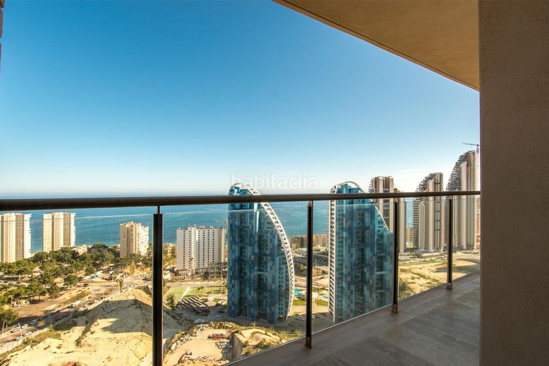 Foto 24cbe9ec-4f60-4f4e-bd0f-540ebfa441f8. Pis amb aparcament piscina a Via Parque Benidorm