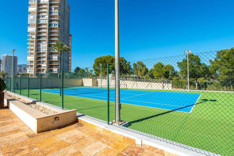 Foto c90b5cf1-c8f1-434a-bc54-78bf328f9bf1. Pis amb aparcament piscina a Via Parque Benidorm