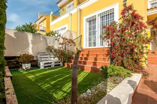 Chalet in Calle gonzalo de berceo 16. Adosado en monteprincipe