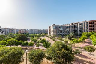 Appartamento in Juan Carlos I. Exclusivo piso de lujo con vistas al parque y dos plazas de gara