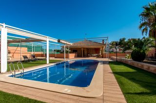 Chalet  Calle muflon. Chalet reformado en el coto