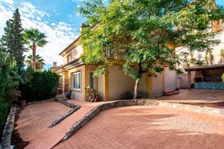 Chalet in Calle lavanda 51. Pareado en el mirador del golf