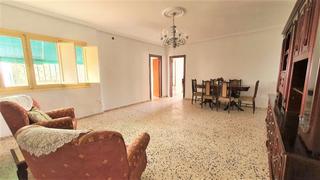Haus in Los Dolores. Venta, planta baja los dolores con cochera