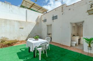 Maison à Barrio Peral-San Félix. Planta baja en barrio peral con patio privado y cochera cerrada