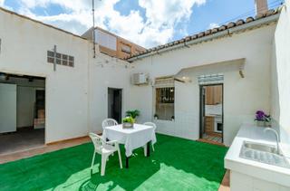 Casa a Barrio Peral-San Félix. Planta baja en barrio peral con patio privado y cochera cerrada