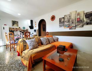 Casa adossada a San Antón. Piso reformado en venta