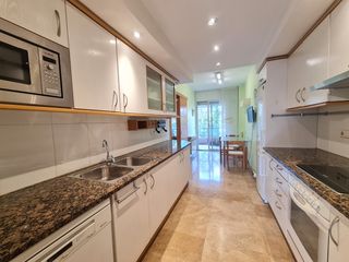 Lloguer Pis a Eixample Sud-Migdia. Piso amplio y elegante en alquiler en la zona migdia  casernes d
