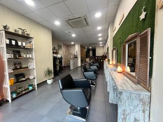 Lloguer Local Comercial  N/a. Traspaso de local de negocio. peluqueria.