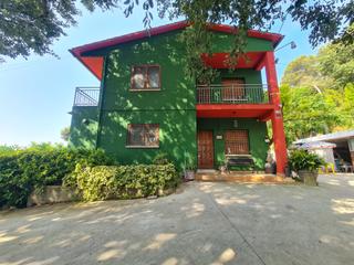 Casa a Cervià de Ter. Casa aislada en paraje rural.