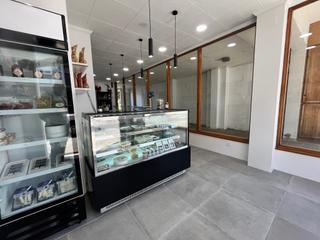 Lloguer Local Comercial  N/a. Local en traspaso zona de paso poblacin.