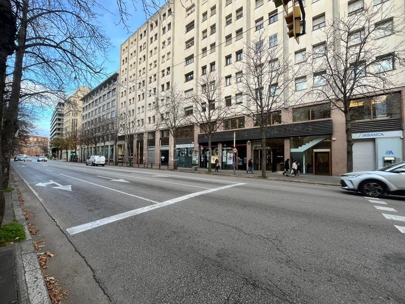 Foto 18b293ba-7d85-40a2-86dc-2b84d5ad2be5. Lloguer oficina a gran via jaume i 41 a Centre-Barri Vell Girona