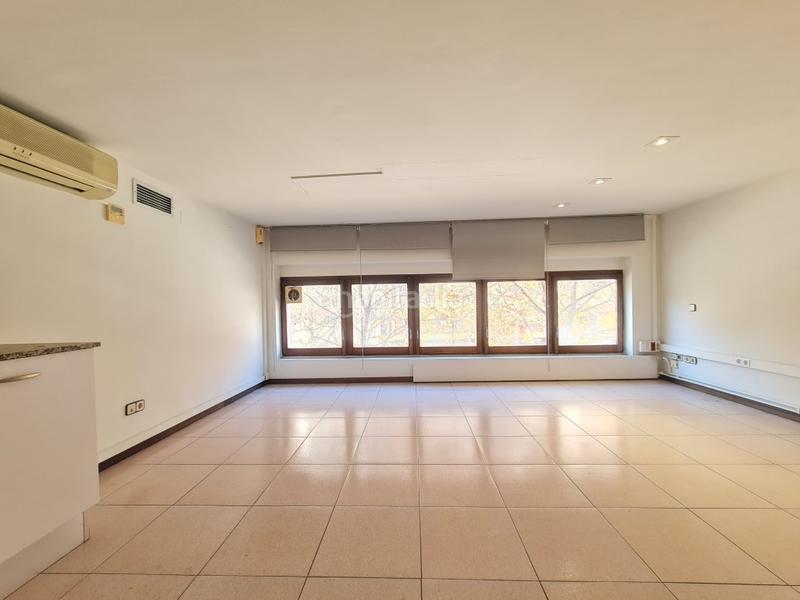 Foto 93ba8089-bdd2-4f07-bc06-c155c52a83e9. Location bureau dans gran via jaume i 41 dans Centre-Barri Vell Girona