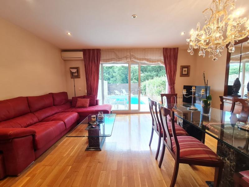 Foto 86dbe650-a66b-4128-a65e-2dfc0430bf08. Casa amb aparcament a Palau Girona