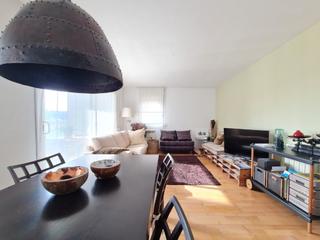 Location Appartement à Eixample Sud-Migdia. Piso de alquiler en girona. disponible para noviembre