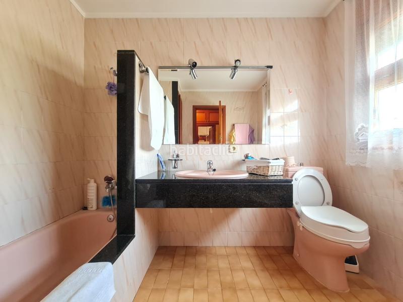 Foto 7088ca99-a570-4170-badc-b70b030afbf7. Casa amb aparcament a Montilivi Girona