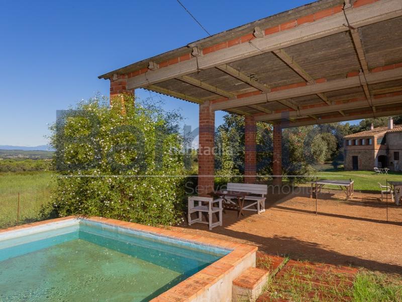 Foto 0dfc052d-ac05-4a25-8e50-57fdf1b358aa. Masia a Foixà