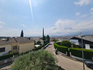 Casa in Montilivi. Encantadora casa unifamiliar con amplio jardín en girona